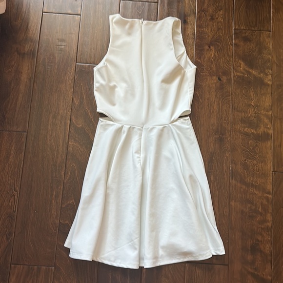 Women Cute Sleeveless Racerback Hollow Out Short Dress - Picture 2 of 2